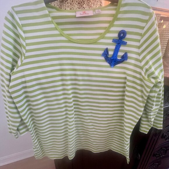 Adorable top with Sparkly Anchor Applique - Picture 1 of 3